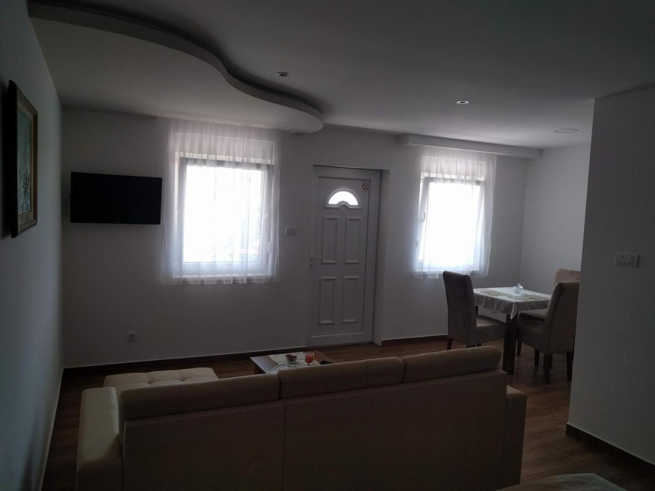 Simica Cose Apartment Vrdnik Bagian luar foto