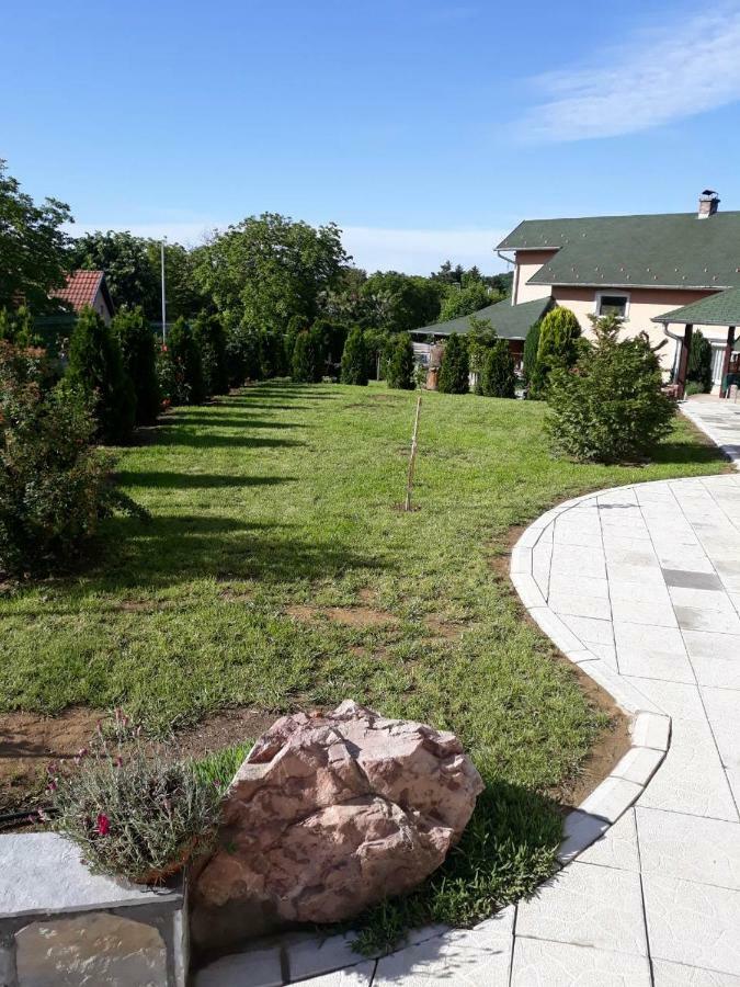 Simica Cose Apartment Vrdnik Bagian luar foto