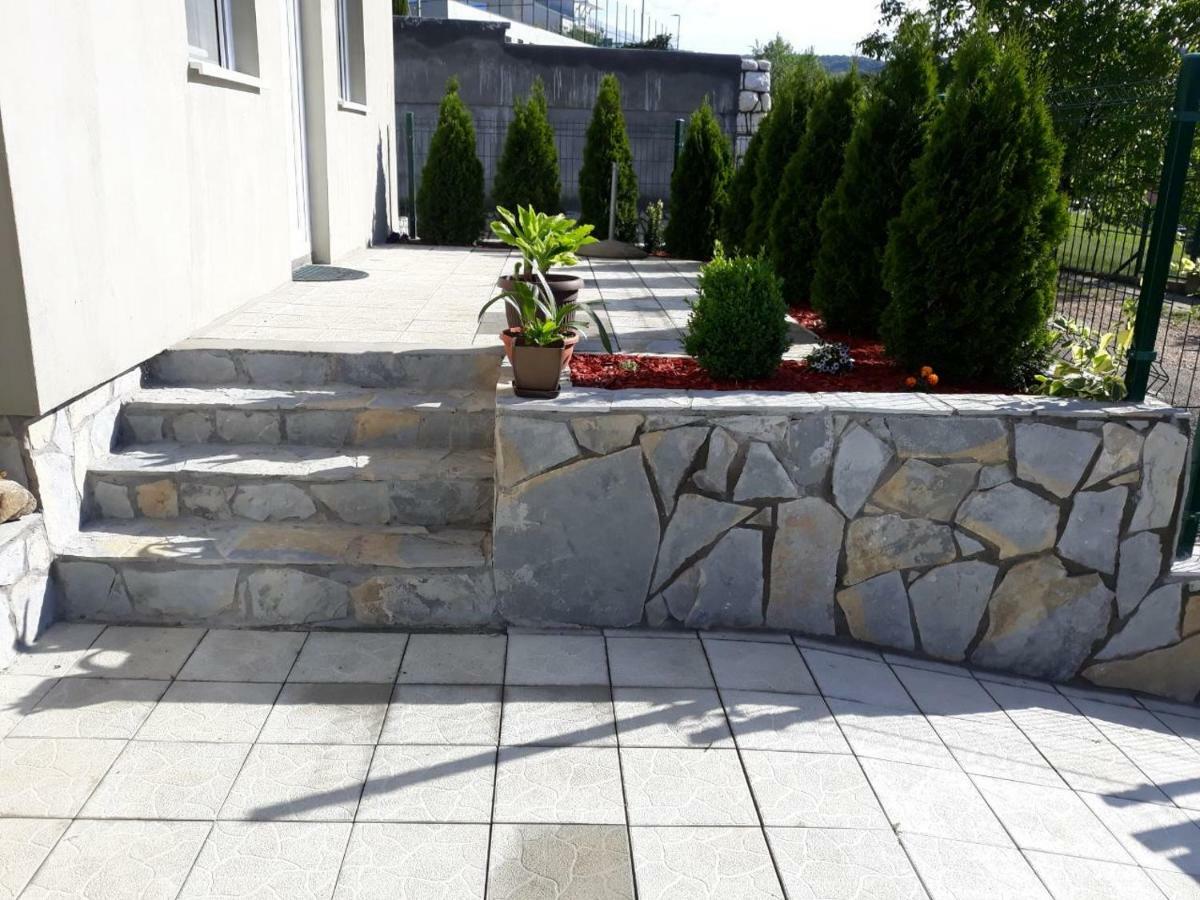 Simica Cose Apartment Vrdnik Bagian luar foto